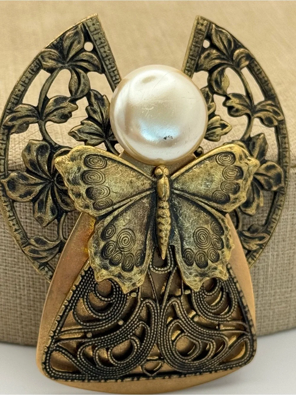 Jane davis angel of love brooch Signed 1996